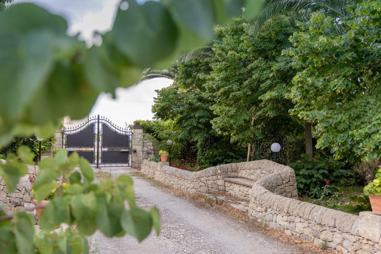 Casale Della Contea Pension Modica Buitenkant foto